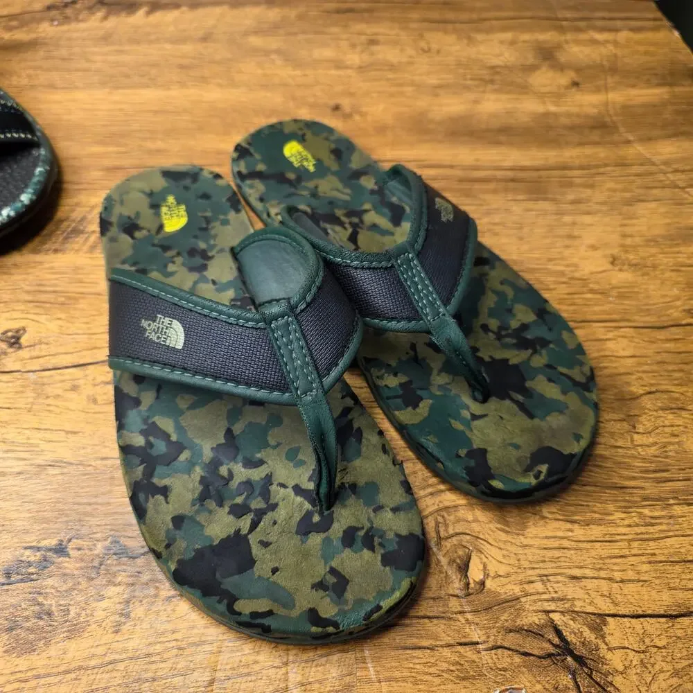 Boys Size 4 North Face Camo Flip flops Black Adjustable Sandals